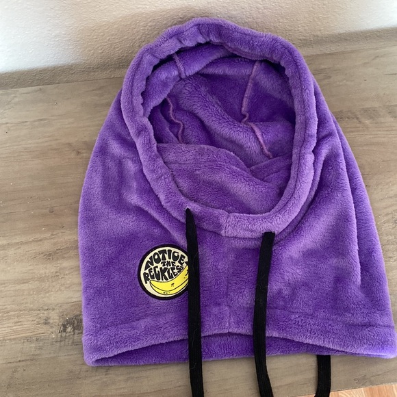 Notice the Reckless Snood - Picture 4 of 5